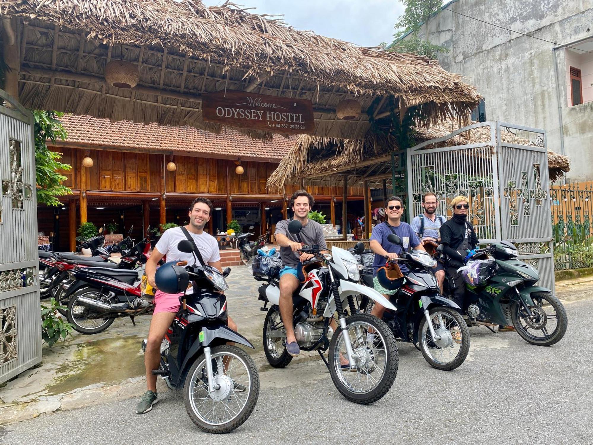 Odyssey Hostel, Tours & Motorbikes Rental Ha Giang Esterno foto