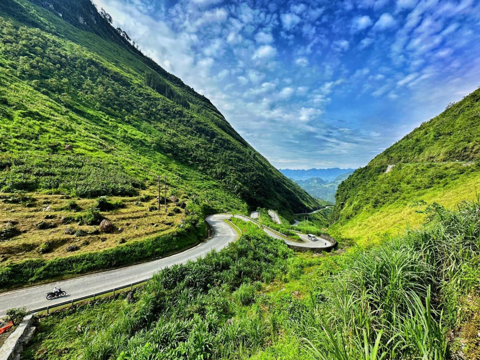 Odyssey Hostel, Tours & Motorbikes Rental Ha Giang Esterno foto