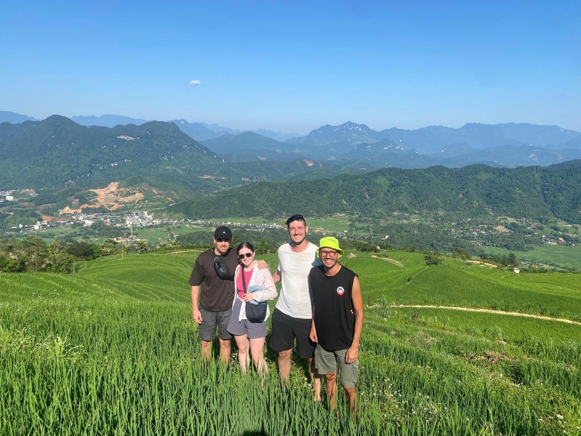 Odyssey Hostel, Tours & Motorbikes Rental Ha Giang Esterno foto