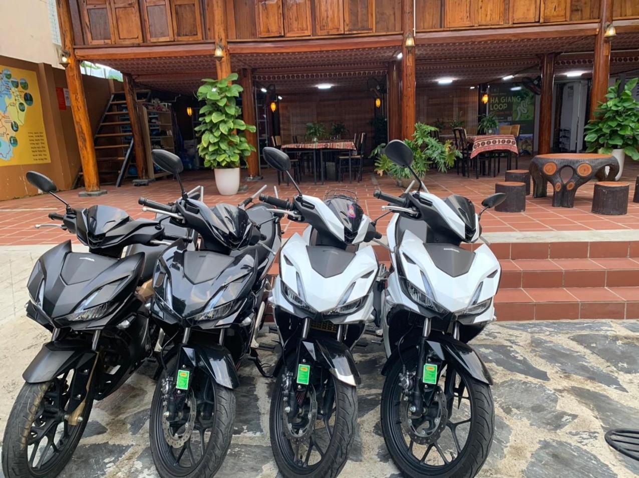 Odyssey Hostel, Tours & Motorbikes Rental Ha Giang Esterno foto