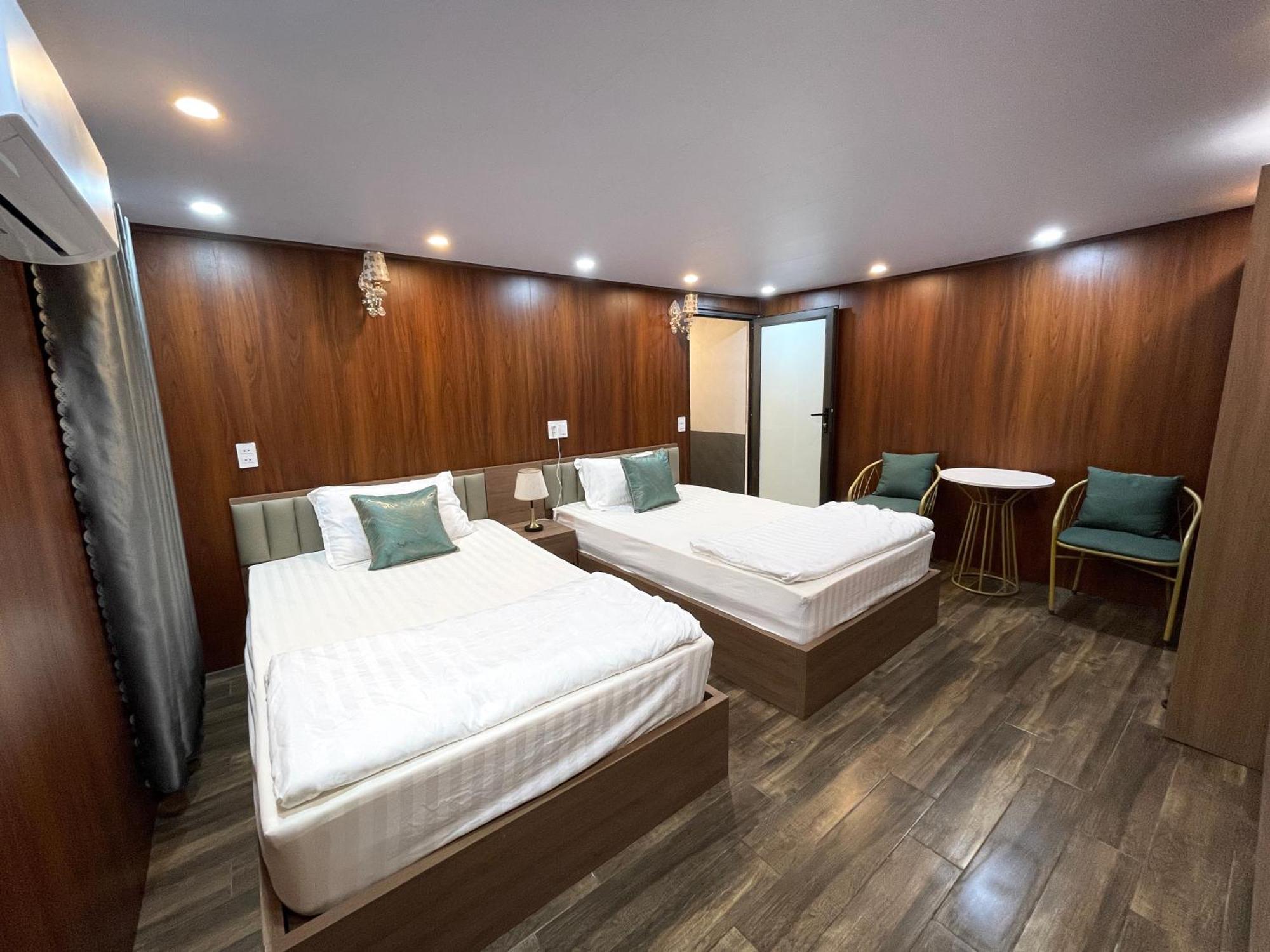 Odyssey Hostel, Tours & Motorbikes Rental Ha Giang Esterno foto