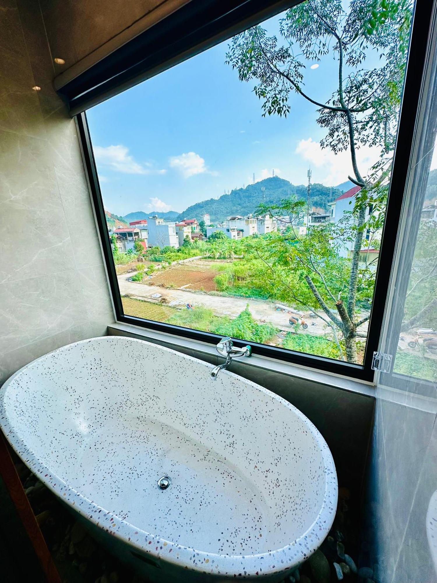 Odyssey Hostel, Tours & Motorbikes Rental Ha Giang Esterno foto