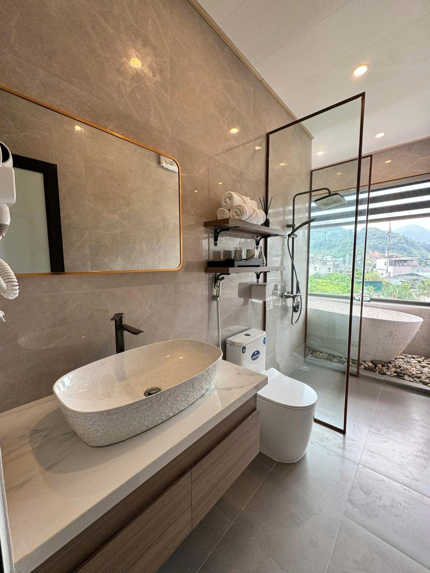Odyssey Hostel, Tours & Motorbikes Rental Ha Giang Esterno foto